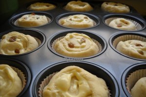 Muffins cu branza si stafide