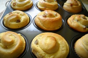 Muffins cu branza si stafide