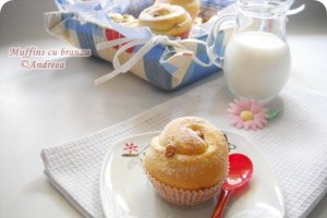 Muffins cu branza si stafide