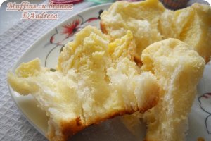 Muffins cu branza si stafide