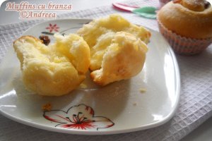 Muffins cu branza si stafide