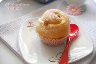 Muffins cu branza si stafide