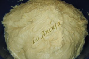 Cozonac cu nuca si stafide