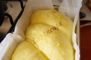 Cozonac cu nuca si stafide