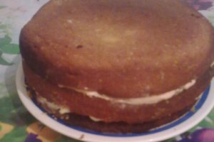 Tort cu crema caramel