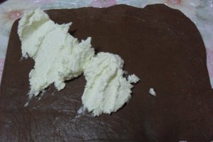 Desert rulada de biscuiti cu nuca de cocos