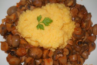 Ciuperci in sos tomat