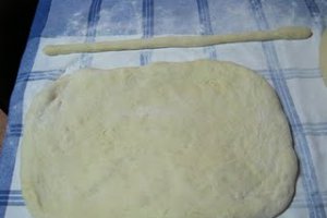 Prajitura grilaj cu branza dulce si stafide