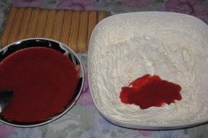 Desert cu crema de capsuni