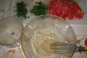 Salata mixta cu pasta de susan- specifica tarilor arabe
