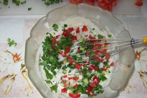 Salata mixta cu pasta de susan- specifica tarilor arabe