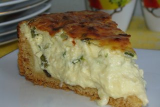Placinta cu trei feluri de branza si ceapa verde
