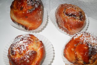 Briose cu nuca si cacao