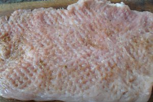 Rulouri din carne de porc cu cascaval
