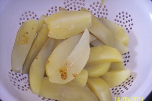 Cartofi aromati si ciuperci cu pulpe de pui la cuptor