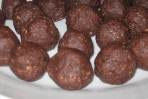 Bilute de biscuiti si cacao cu visine