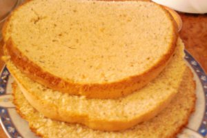 Tort cu alune de padure si mascarpone
