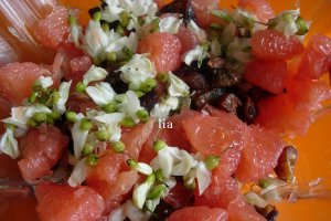Salata din flori de salcam