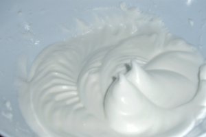 Tarta cu fructe cu blat de pandispan
