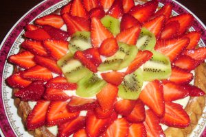Tarta cu fructe cu blat de pandispan
