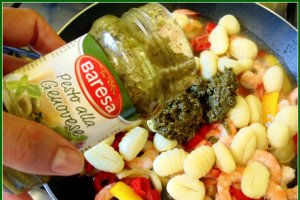 Gnocchi cu pesto si creveti