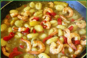 Gnocchi cu pesto si creveti