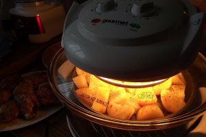 Cartofi cu ierburi aromate , la cuptorul cu halogen