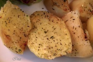 Cartofi cu ierburi aromate , la cuptorul cu halogen