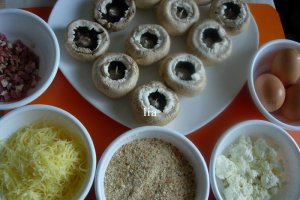Pane-uri de ciuperci umplute