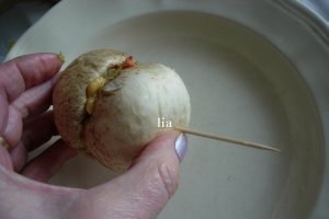 Pane-uri de ciuperci umplute