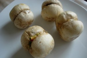 Pane-uri de ciuperci umplute