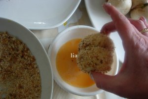 Pane-uri de ciuperci umplute