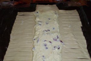 Strudel cu branza de vaci si merisoare