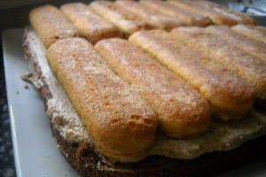 Prajitura cu ciocolata,cafea si piscoturi
