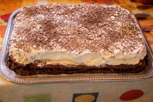 PRAJITURA CU CREMA DE VANILIE SI BEZEA