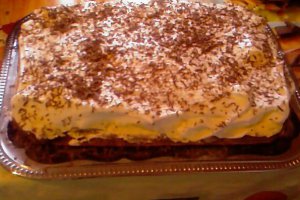PRAJITURA CU CREMA DE VANILIE SI BEZEA