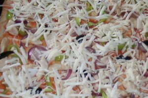 Pizza cu piept de pui