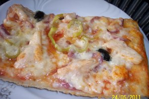 Pizza cu piept de pui
