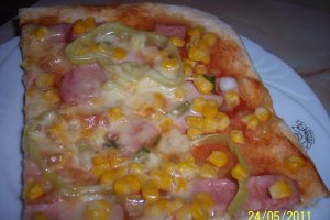 Pizza cu piept de pui