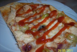 Pizza cu piept de pui
