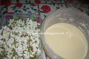 Flori de salcam in aluat de clatite