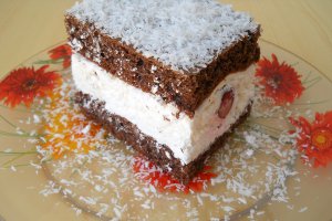 Deliciu cu cirese si frisca