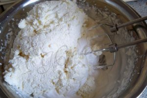 Tarta cu branza si mere
