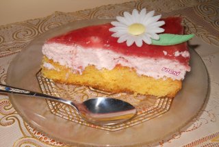 Tarta cu branza si capsuni