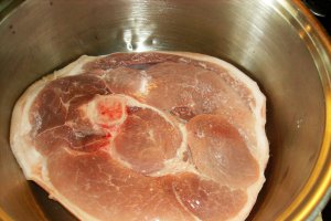 Jambon de porc la cuptor cu cartofi noi