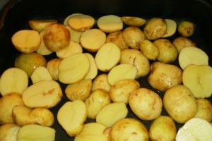 Jambon de porc la cuptor cu cartofi noi