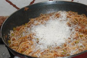 Spaghete alla bolognese(una din variante)