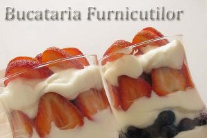 Trifle cu capsuni si afine