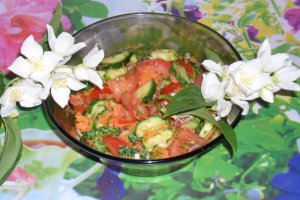 Salata de rosii si castraveti