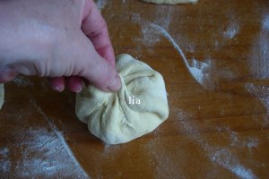 Placinte ardelenesti, umplute cu cartofi copti si aroma de ceapa